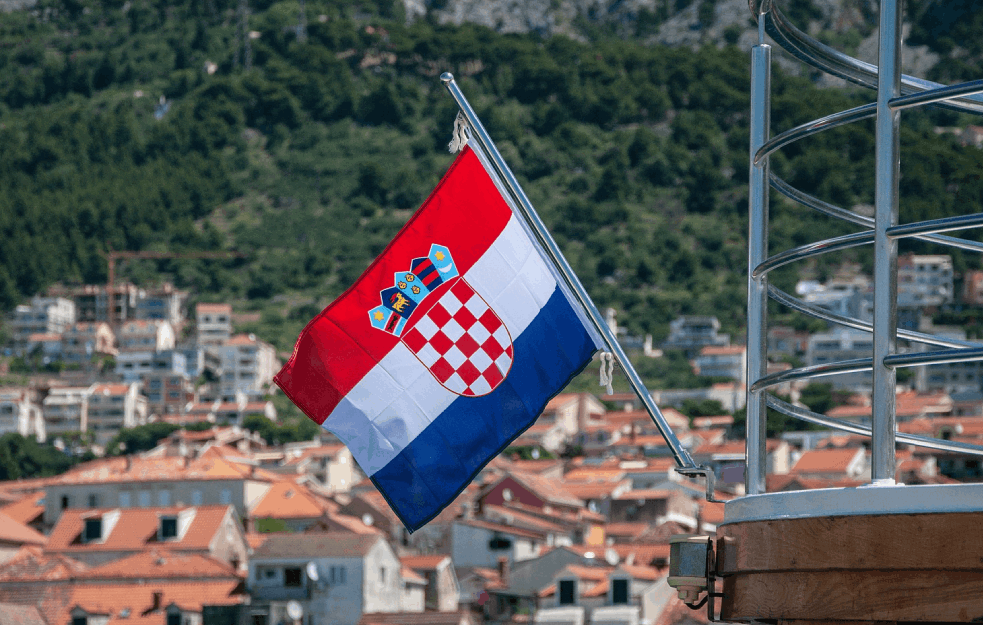 ZASTAVE NA POLA KOPLJA: U Hrvatskoj proglašen DAN ŽALOSTI